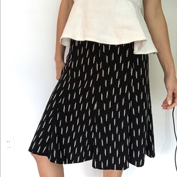 ANN TAYLOR black patterned skirt - Picture 2 of 7